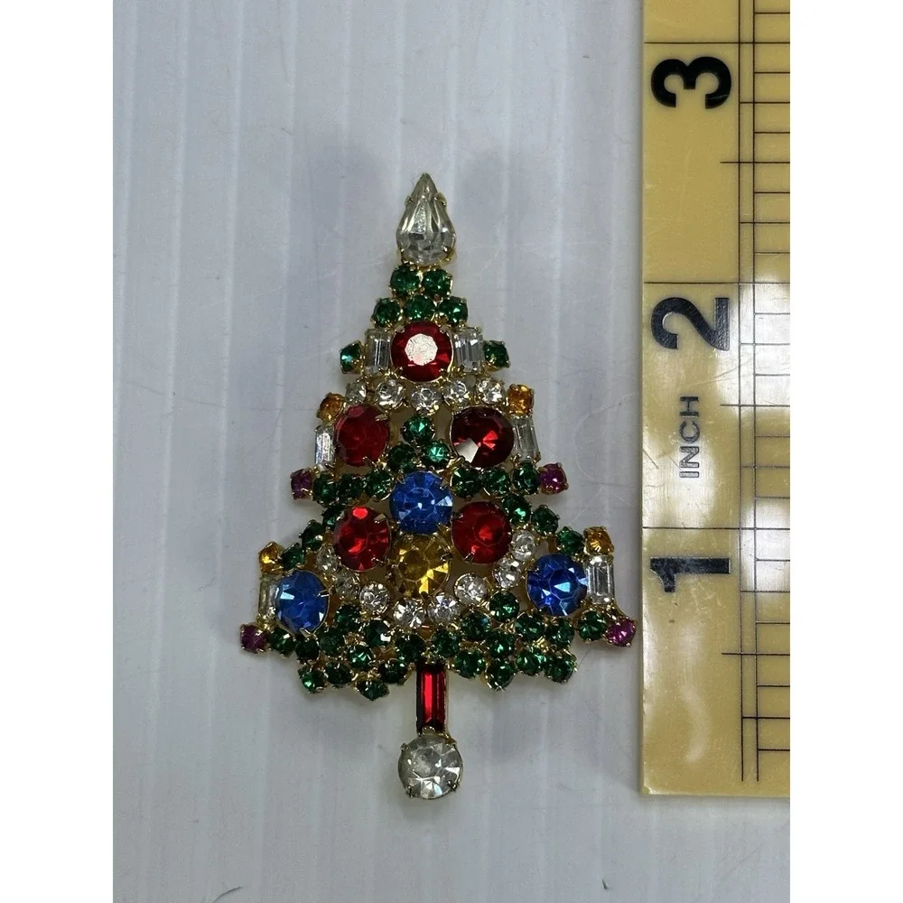 Vintage WARNER Gold Tone Multicolor Rhinestone CHRISTMAS TREE Pin Brooch